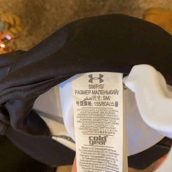 Women’s Under Armor Half-zip - Picture 4 of 4